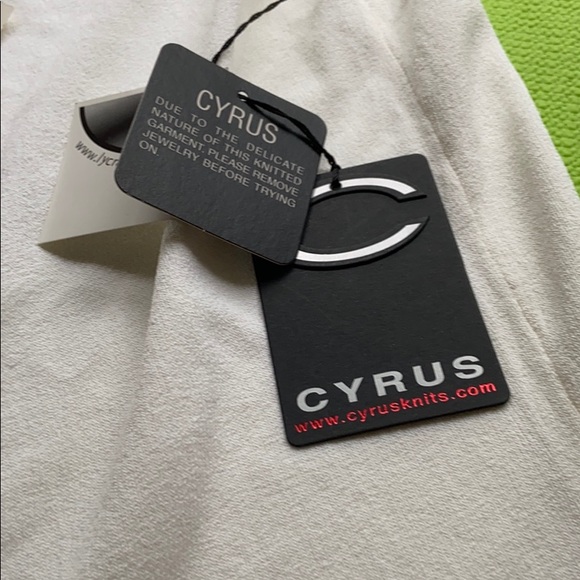 sweater - Picture 5 of 5